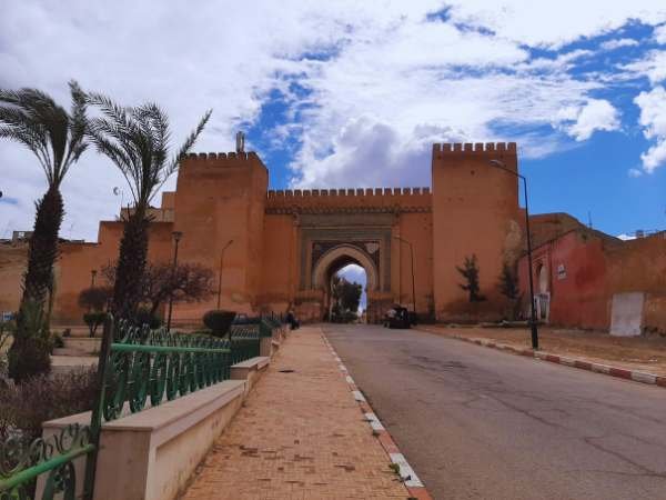 Taxi from Fes Airport to Meknes